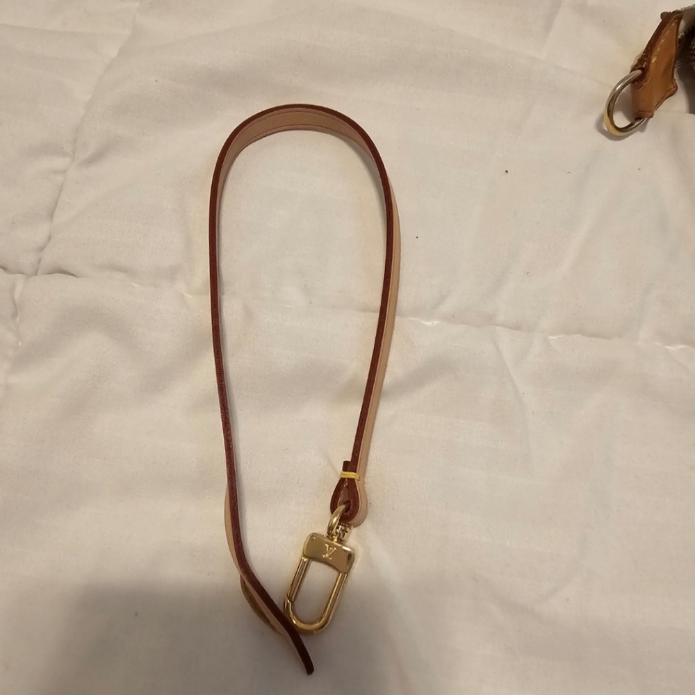 LV pochette strap